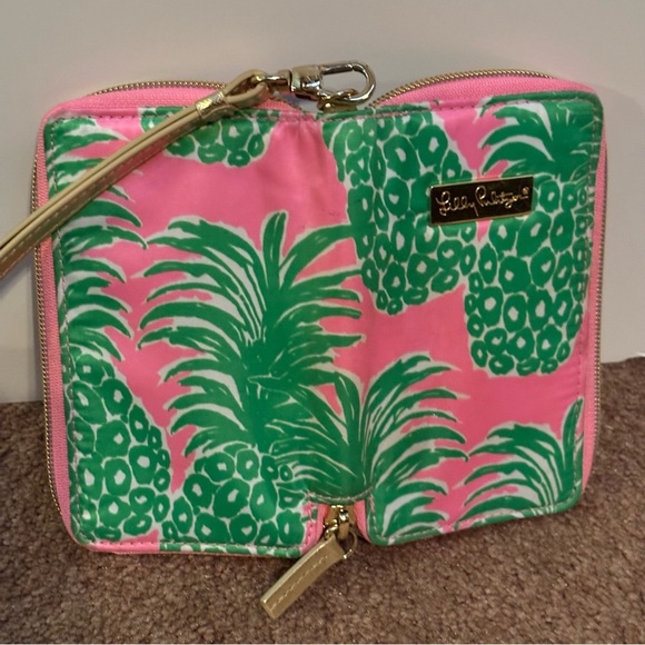2/$30 Lily Pulitzer Pink Pout Flamenco Pineapple Zip Around Credit Card Wristlet - Picture 4 of 6